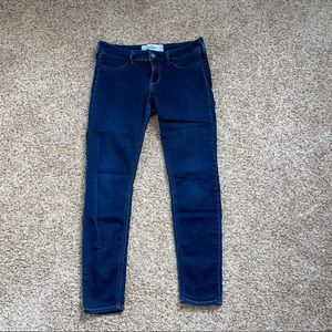 Hollister skinny jeans. Size 5 short, blue jeans.